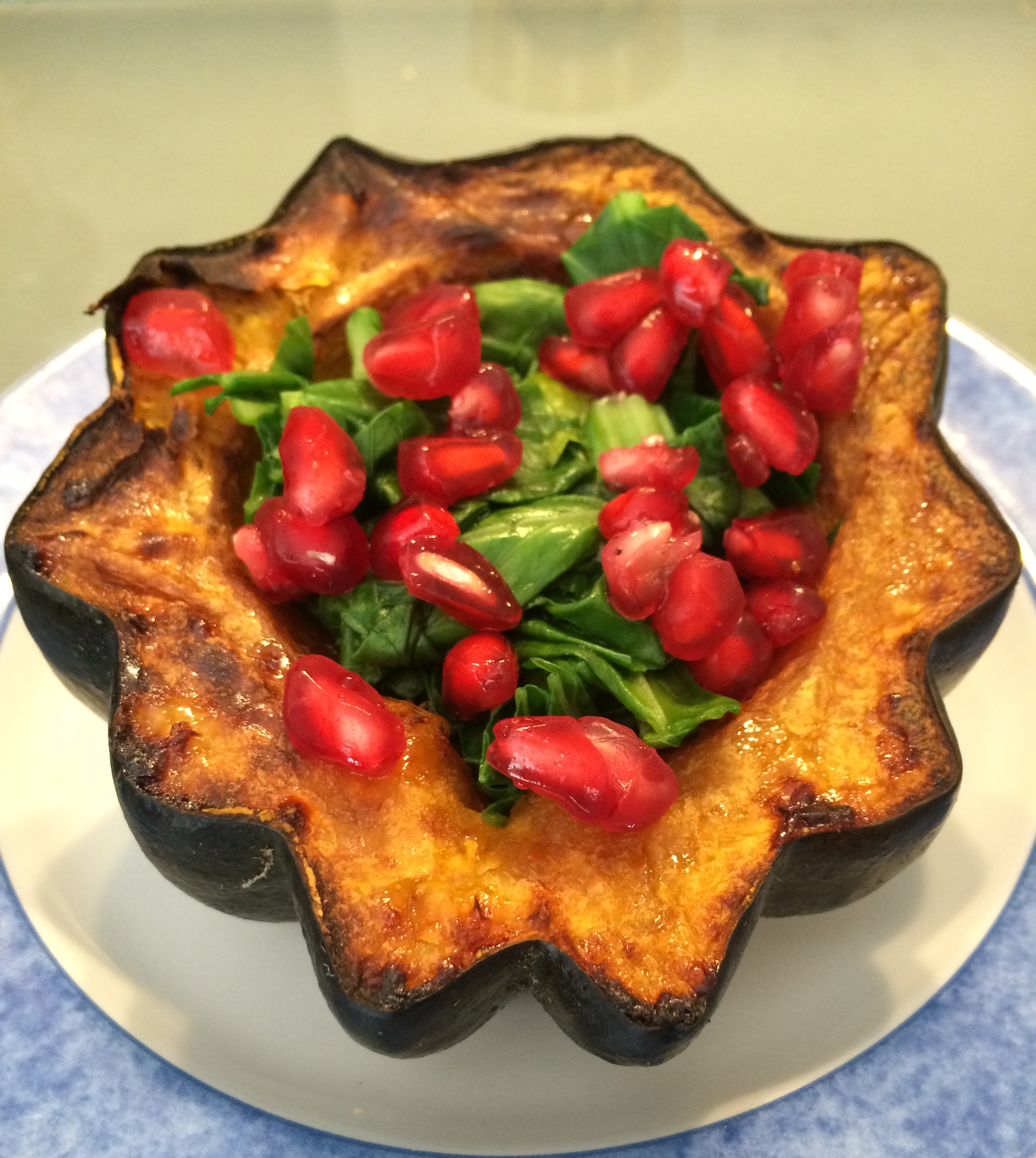 roasted-acorn-squash-bowls-with-spinach-and-pomegranate-brg-health